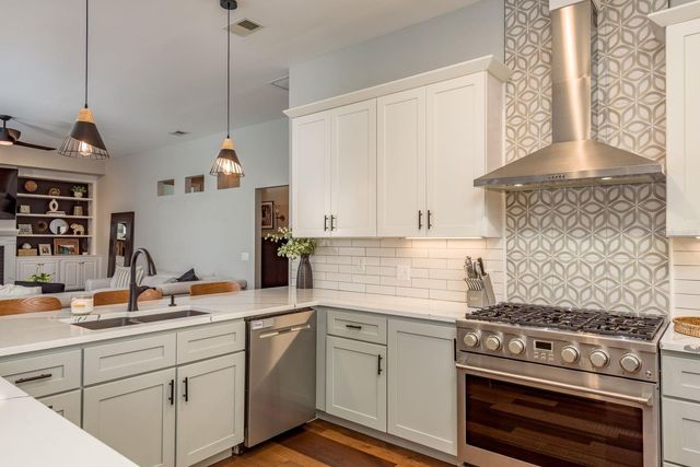 1499 E LAKE WOODLANDS PARKWAY, Oldsmar, FL 34677