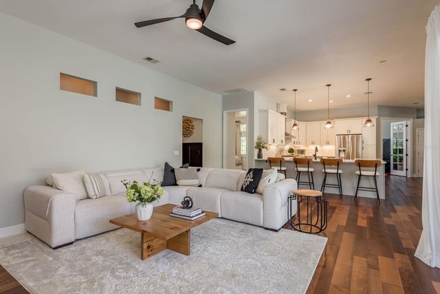 1499 E LAKE WOODLANDS PARKWAY, Oldsmar, FL 34677