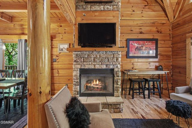 1943 Elk Springs Way, Gatlinburg, TN 37738