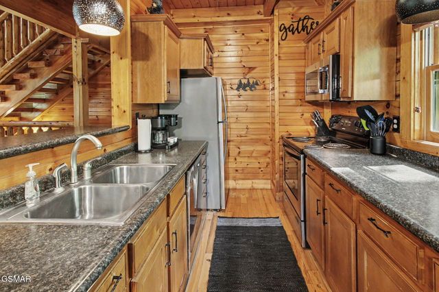 1943 Elk Springs Way, Gatlinburg, TN 37738