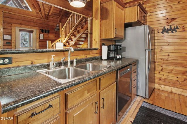 1943 Elk Springs Way, Gatlinburg, TN 37738