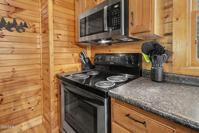 1943 Elk Springs Way, Gatlinburg, TN 37738