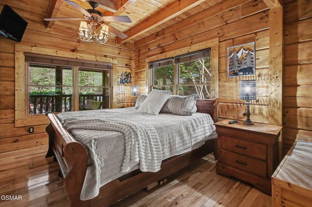1943 Elk Springs Way, Gatlinburg, TN 37738