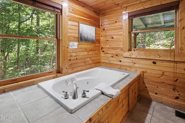 1943 Elk Springs Way, Gatlinburg, TN 37738
