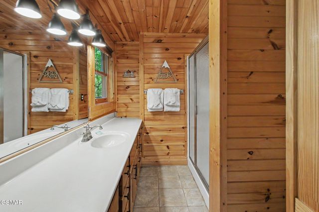 1943 Elk Springs Way, Gatlinburg, TN 37738