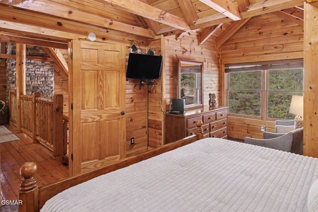 1943 Elk Springs Way, Gatlinburg, TN 37738