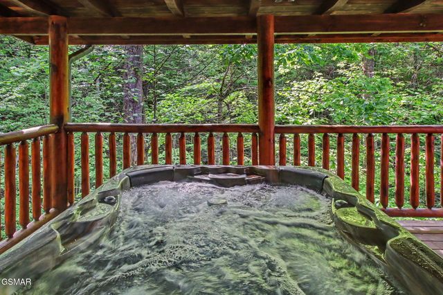 1943 Elk Springs Way, Gatlinburg, TN 37738