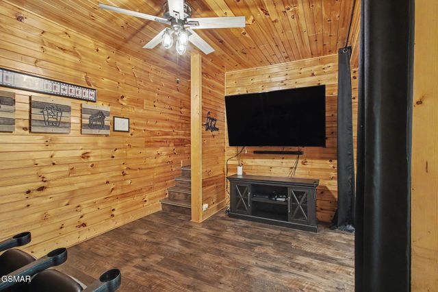 1943 Elk Springs Way, Gatlinburg, TN 37738