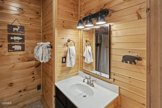 1943 Elk Springs Way, Gatlinburg, TN 37738