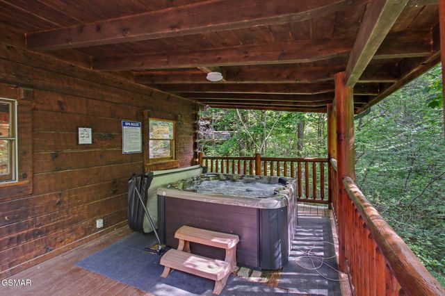 1943 Elk Springs Way, Gatlinburg, TN 37738