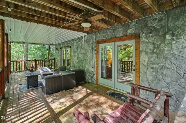 1943 Elk Springs Way, Gatlinburg, TN 37738
