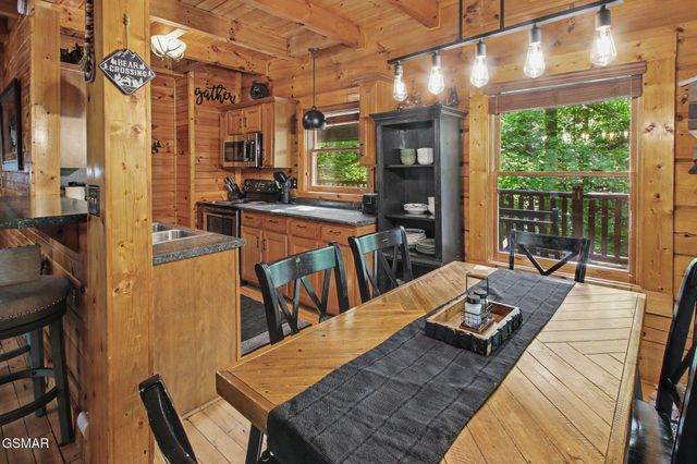 1943 Elk Springs Way, Gatlinburg, TN 37738