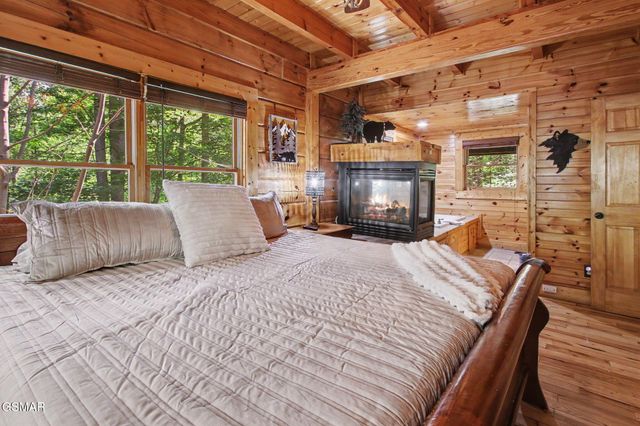1943 Elk Springs Way, Gatlinburg, TN 37738
