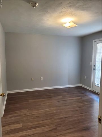 1232 Norview Ave Apt R, Norfolk, VA 23513