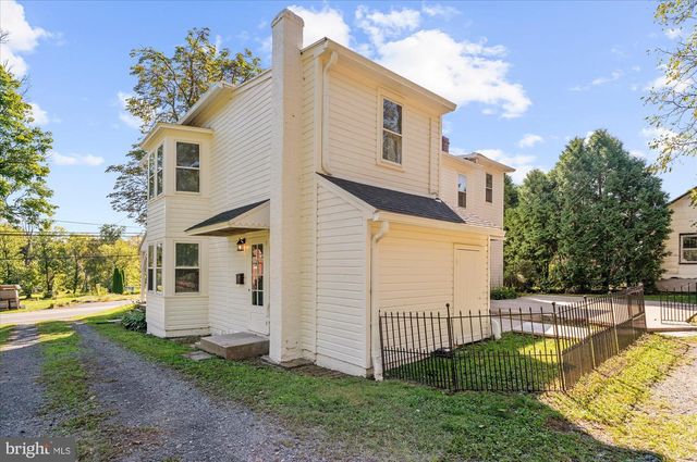 208 N MAIN ST, Douglassville, PA 19518