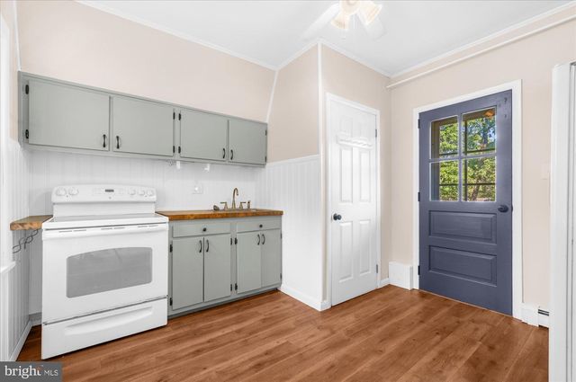 208 N MAIN ST, Douglassville, PA 19518