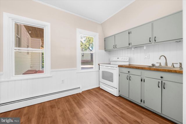 208 N MAIN ST, Douglassville, PA 19518
