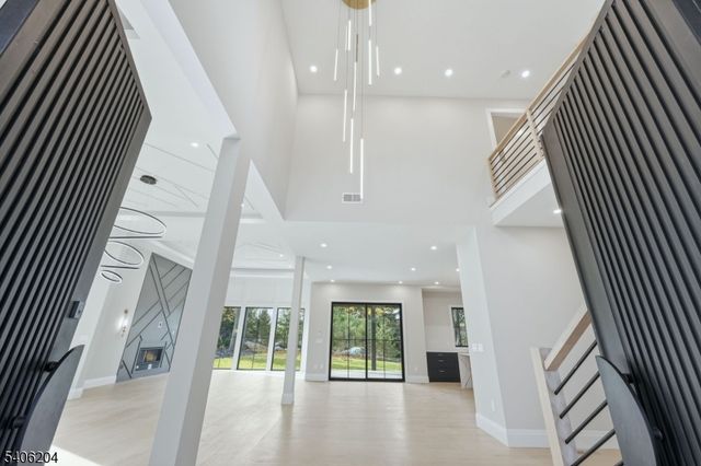 121 Engle St, Cresskill Boro, NJ 07626