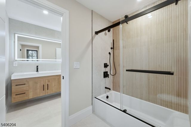 121 Engle St, Cresskill Boro, NJ 07626