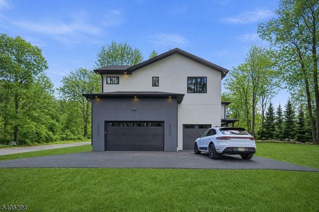 121 Engle St, Cresskill Boro, NJ 07626