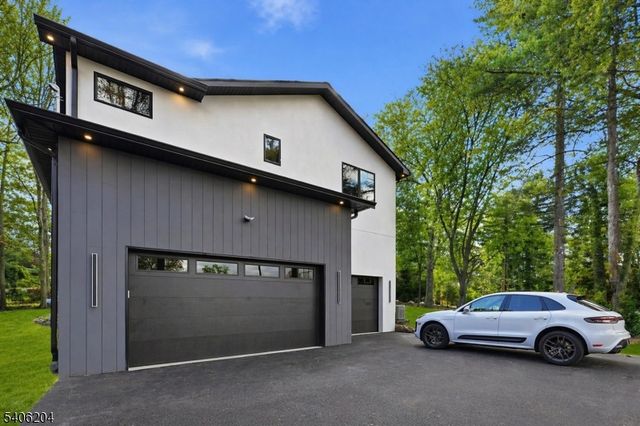 121 Engle St, Cresskill Boro, NJ 07626