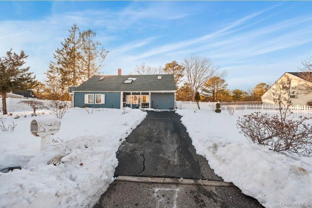 68 S Village Drive, Bellport, NY 11713