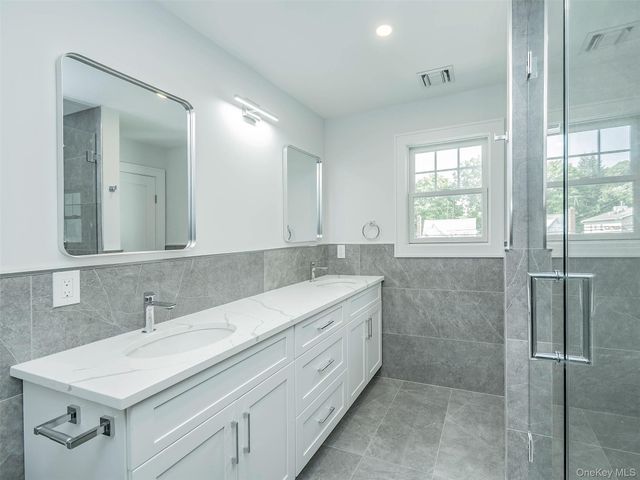 59 Edgewood Road B, Port Washington, NY 11050