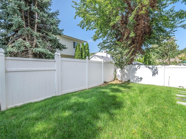59 Edgewood Road B, Port Washington, NY 11050