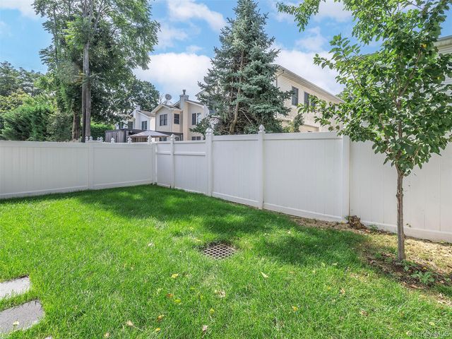 59 Edgewood Road B, Port Washington, NY 11050