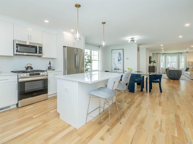 59 Edgewood Road B, Port Washington, NY 11050