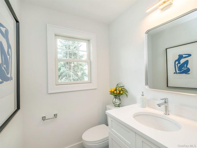 59 Edgewood Road B, Port Washington, NY 11050