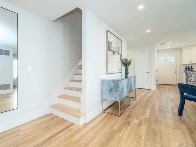 59 Edgewood Road B, Port Washington, NY 11050