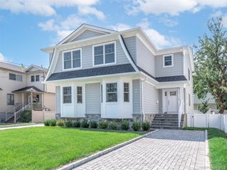 59 Edgewood Road B, Port Washington, NY 11050