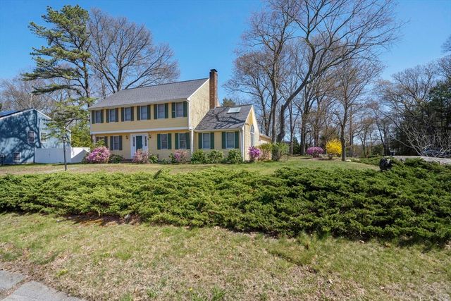 75 Erica Dr, Stoughton, MA 02072