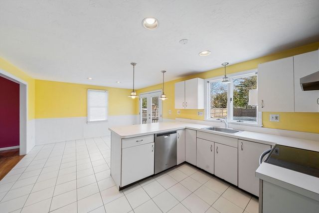 75 Erica Dr, Stoughton, MA 02072
