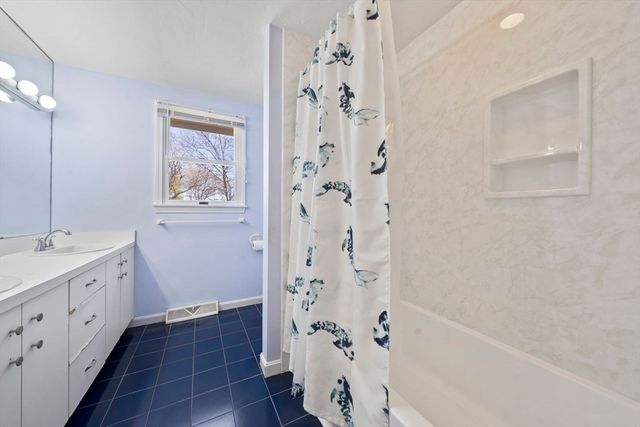 75 Erica Dr, Stoughton, MA 02072