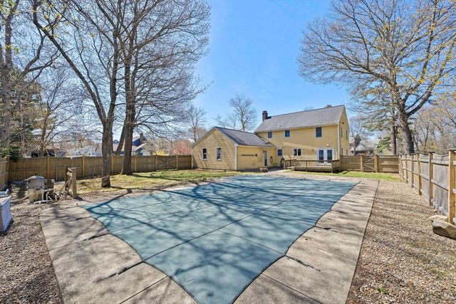 75 Erica Dr, Stoughton, MA 02072
