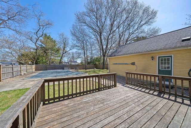 75 Erica Dr, Stoughton, MA 02072