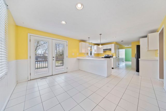75 Erica Dr, Stoughton, MA 02072