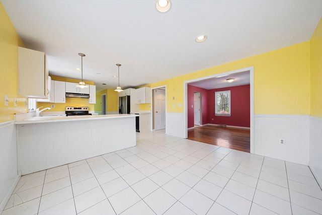 75 Erica Dr, Stoughton, MA 02072