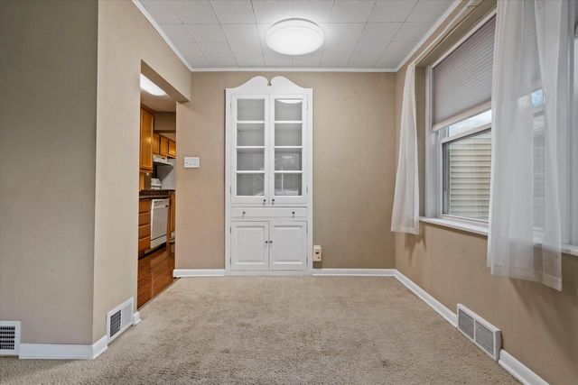 5006 N Port Washington ROAD, Glendale, WI 53217