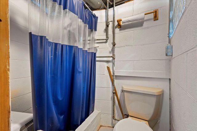 5006 N Port Washington ROAD, Glendale, WI 53217