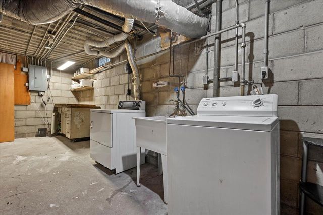 5006 N Port Washington ROAD, Glendale, WI 53217