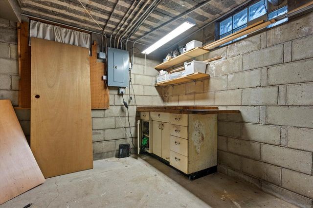 5006 N Port Washington ROAD, Glendale, WI 53217