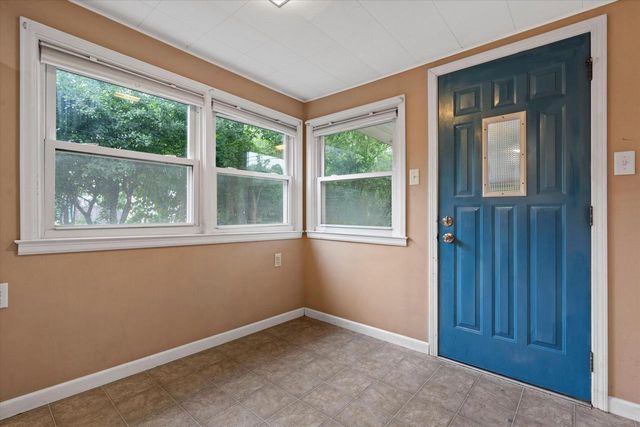 5006 N Port Washington ROAD, Glendale, WI 53217