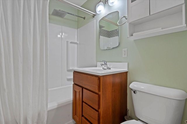 5006 N Port Washington ROAD, Glendale, WI 53217