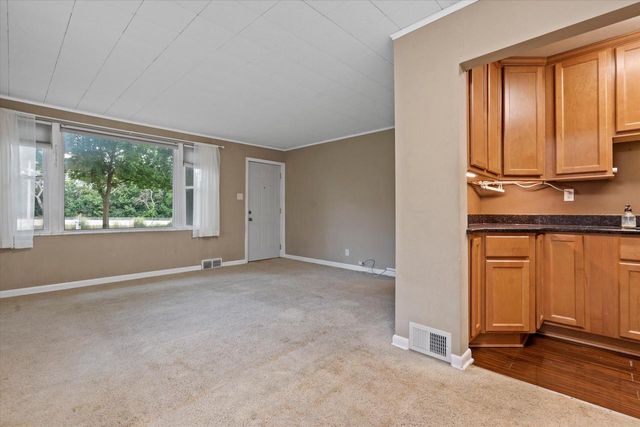 5006 N Port Washington ROAD, Glendale, WI 53217