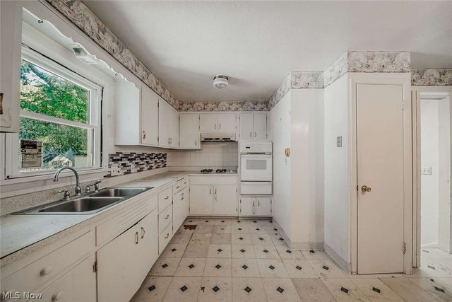 32909 Alva Drive, Eastlake, OH 44095