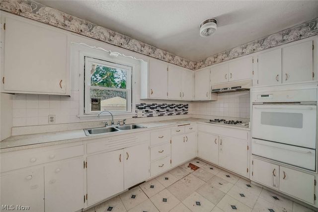 32909 Alva Drive, Eastlake, OH 44095