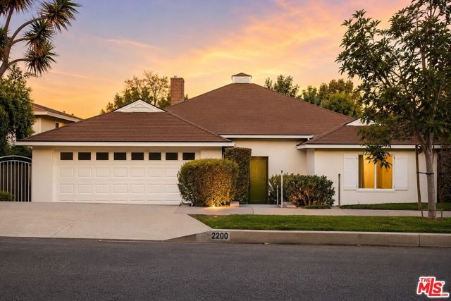 2200 S Canfield Avenue, Los Angeles, CA 90034